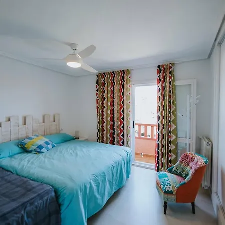 Exclusiva Balcon Rosa Mirando A Torrevieja